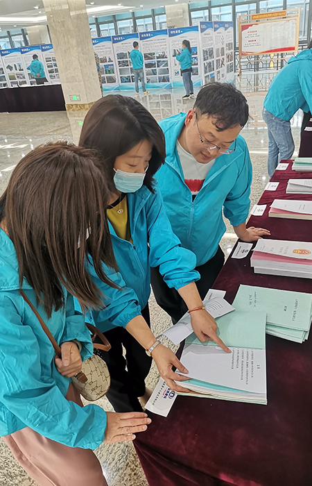 xiao 認(rèn)真學(xué)習(xí)、翻閱新《安全法》15.jpg